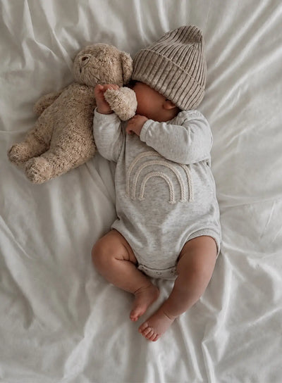 AURORE - Tenue en maille et arc-en-ciel pour bébé