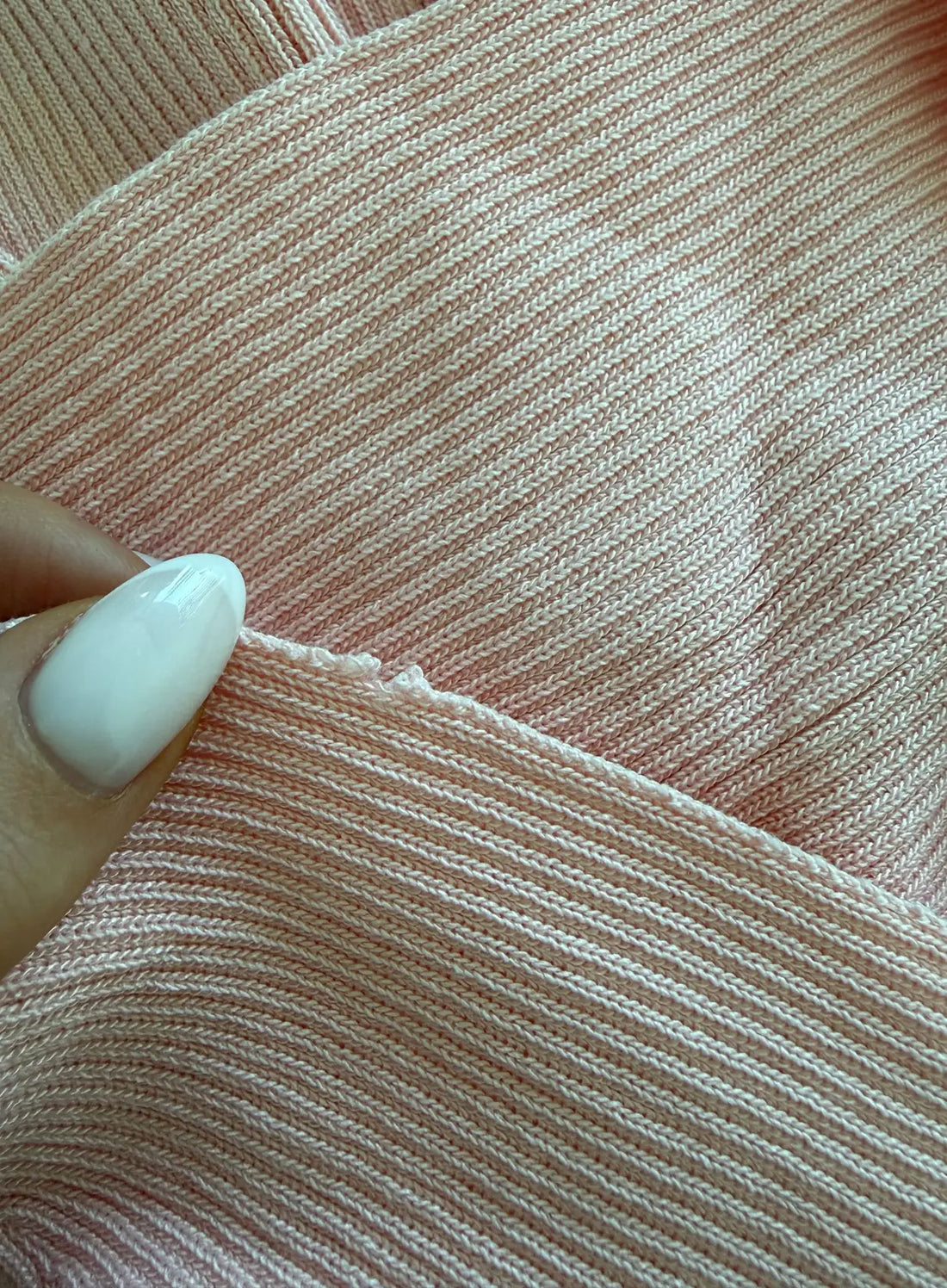 AMBRE IMPARFAITE - Robe longue de grossesse et allaitement côtelée rose pastel