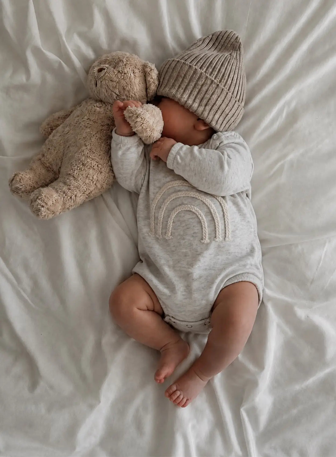 AURORE - Tenue en maille et arc-en-ciel pour bébé