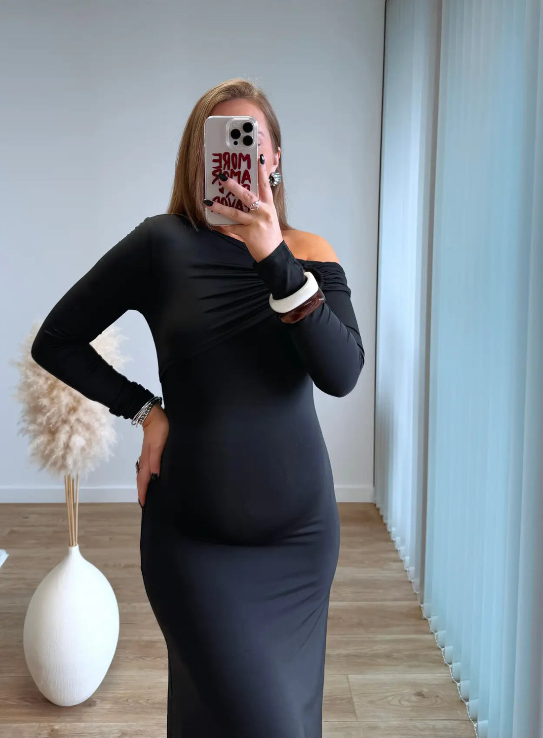ESMÉE - Robe longue de grossesse noire avec bijoux