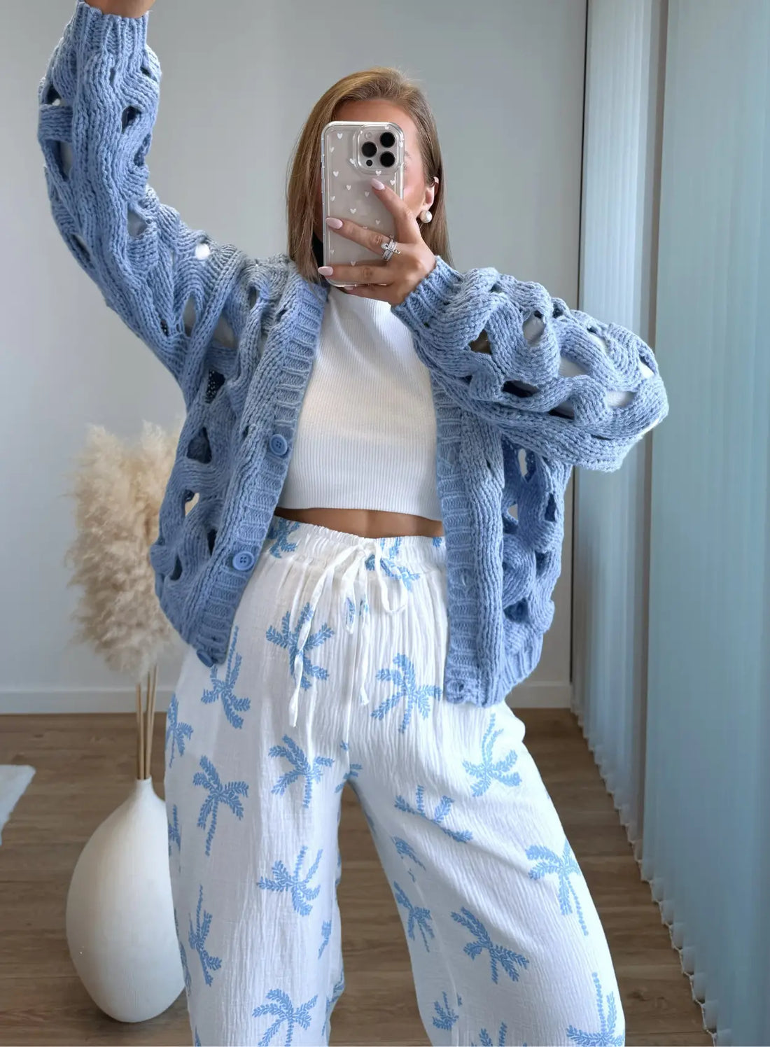 BLUEY - Gilet de grossesse en maille bleue ajourée