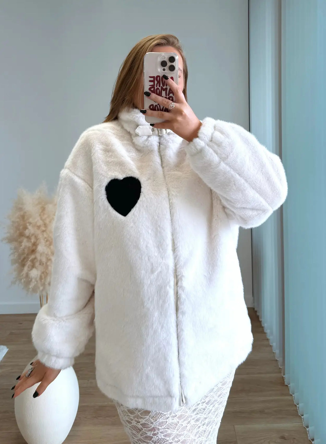 SWEET - Manteau de grossesse en fausse fourrure blanc et coeur noir